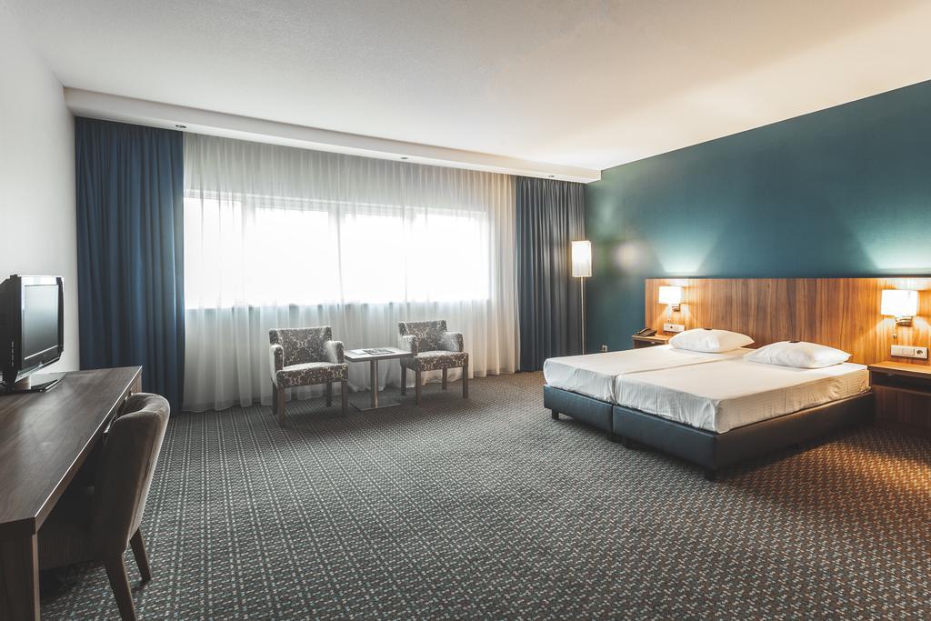 Van Der Valk Theaterhotel Алмело Екстериор снимка