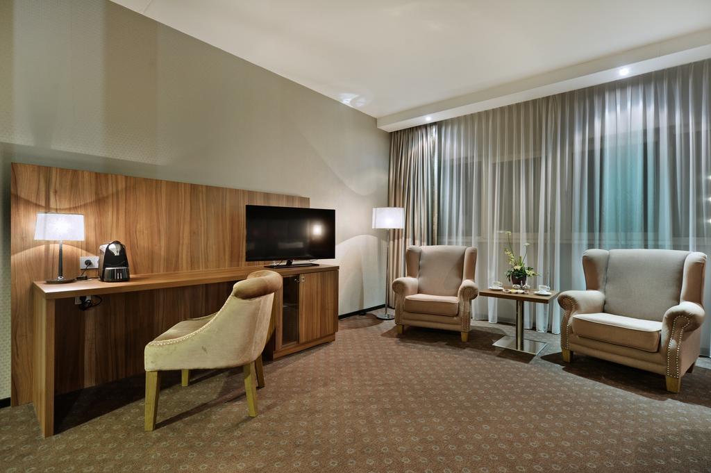 Van Der Valk Theaterhotel Алмело Екстериор снимка