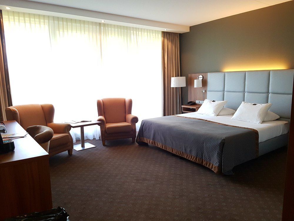 Van Der Valk Theaterhotel Алмело Екстериор снимка